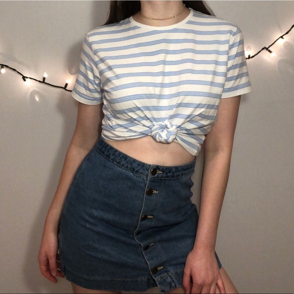 Liz Claiborne Blue & White Striped Croppy T Shirt